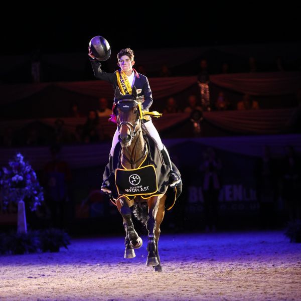 Oliver Tuff Foxhunter Winner in 2018 during his winning lap.