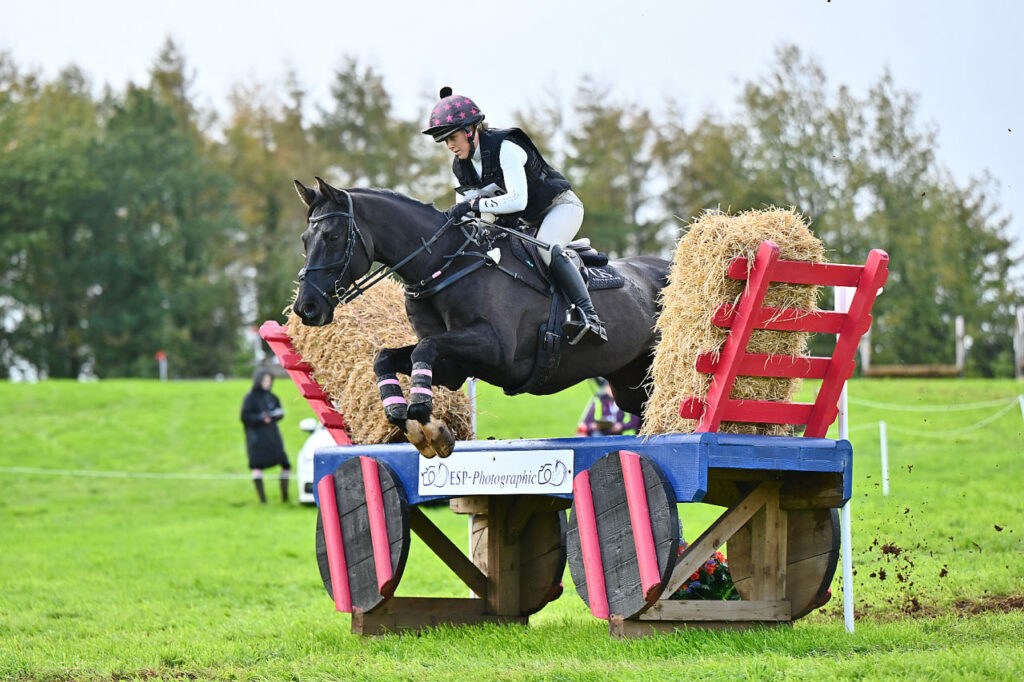 Saskia Rioux and Singing Usk competing in the Redpost Equestrian BE100 Open.