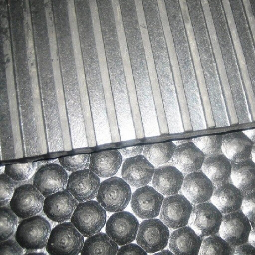 The Arkmat Easy Sweep Low Bubble Rubber Mat - 17mm For horse feed.