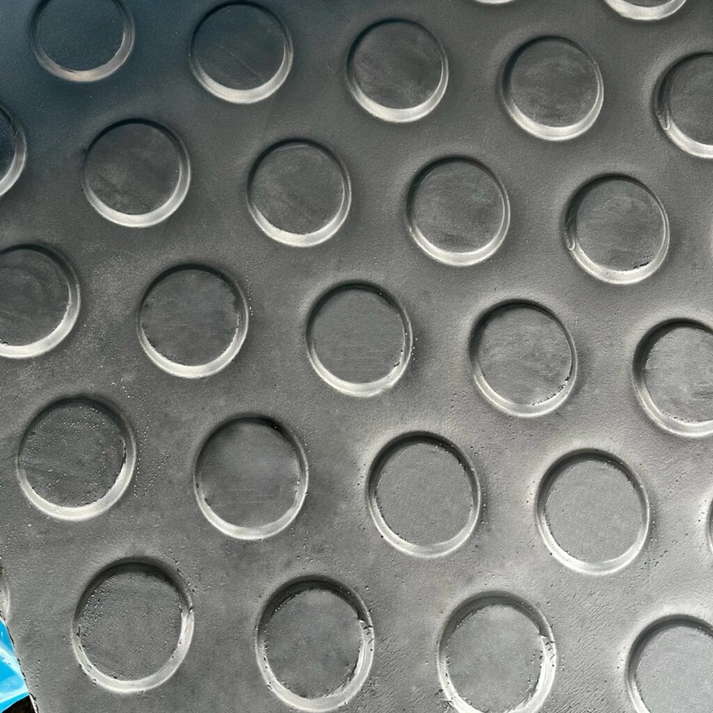 The Arkmat Supersoft EVA Stable Floor Rubber Mat - 24mm For horse feed.