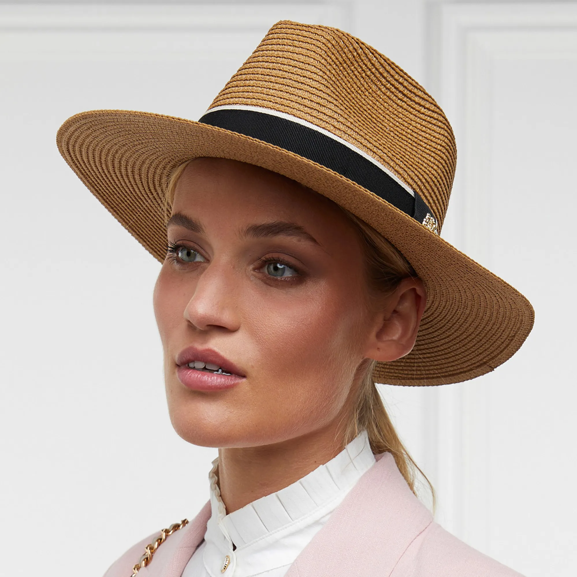 Politsiya xodimlari jojani sikishadi Onamning uyidan jinsiy aloqa