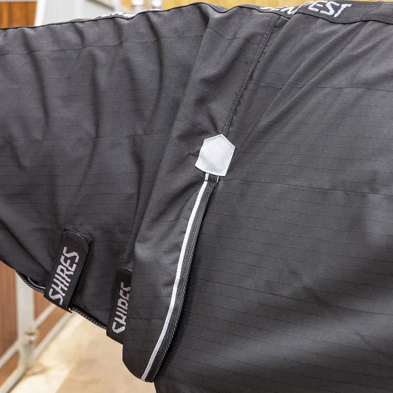 Shires Tempest Original Lite 600D 0g Combo Neck Stable Rug - Black-2