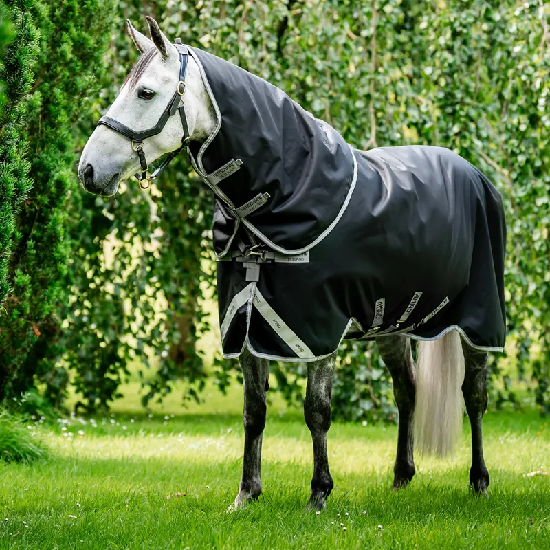 Amigo Bravo 1200D Plus Lite 0g V-Front Turnout Rug - Black/Titanium Grey