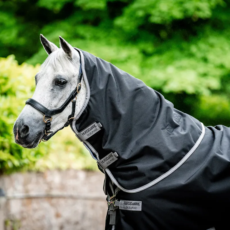 Amigo Bravo 1200D Plus Lite 0g V-Front Turnout Rug - Black/Titanium Grey-3
