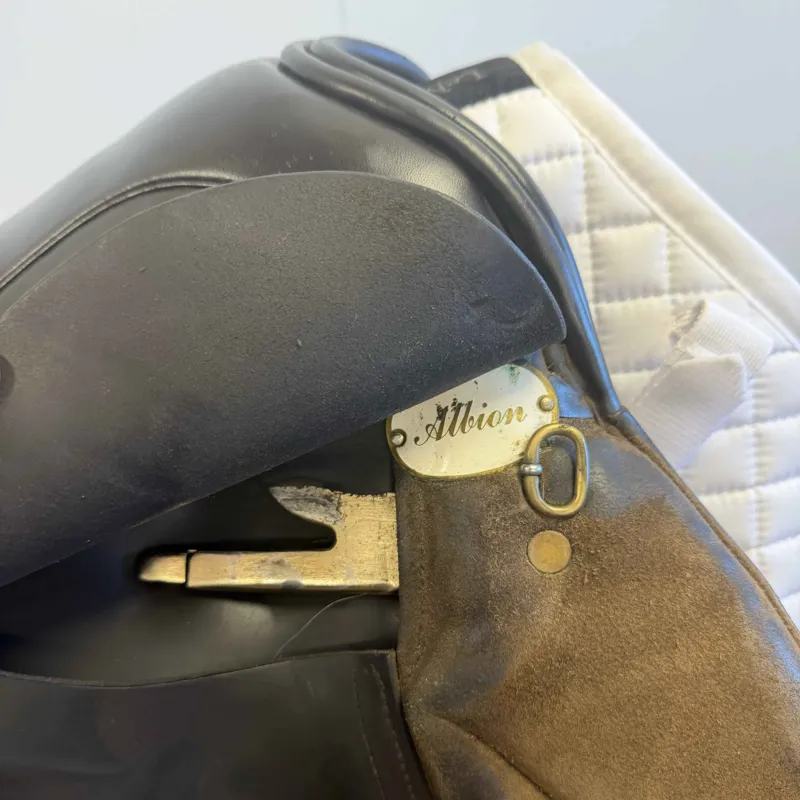 Albion 5000 Classic General Purpose Saddle - Brown 17.5in-7