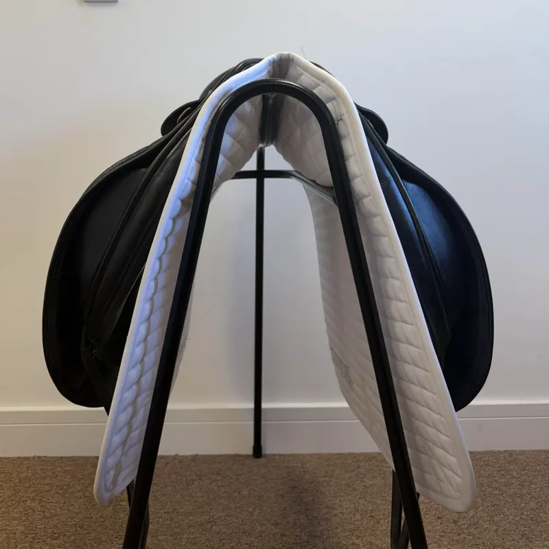 Albion Legend Dressage Saddle - Black 17.5in-3