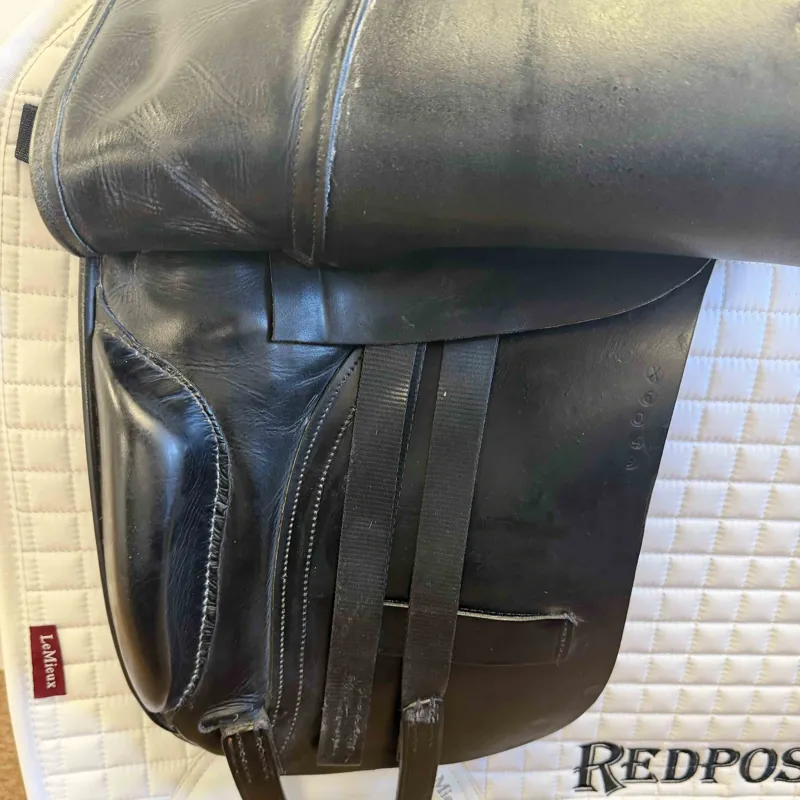 Albion Legend Dressage Saddle - Black 17.5in-2