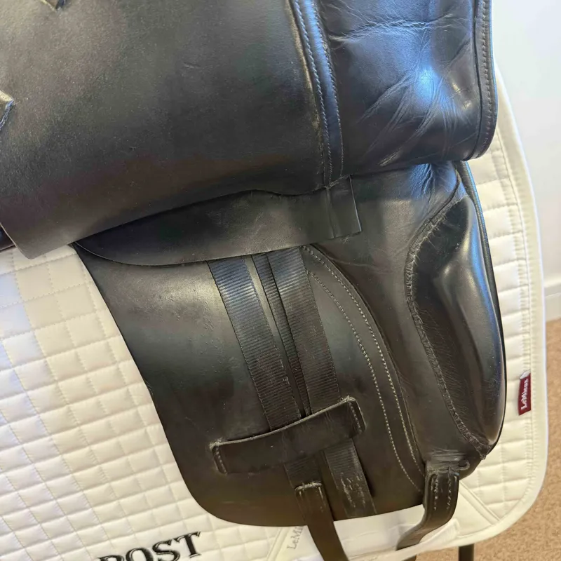 Albion Legend Dressage Saddle - Black 17.5in-7