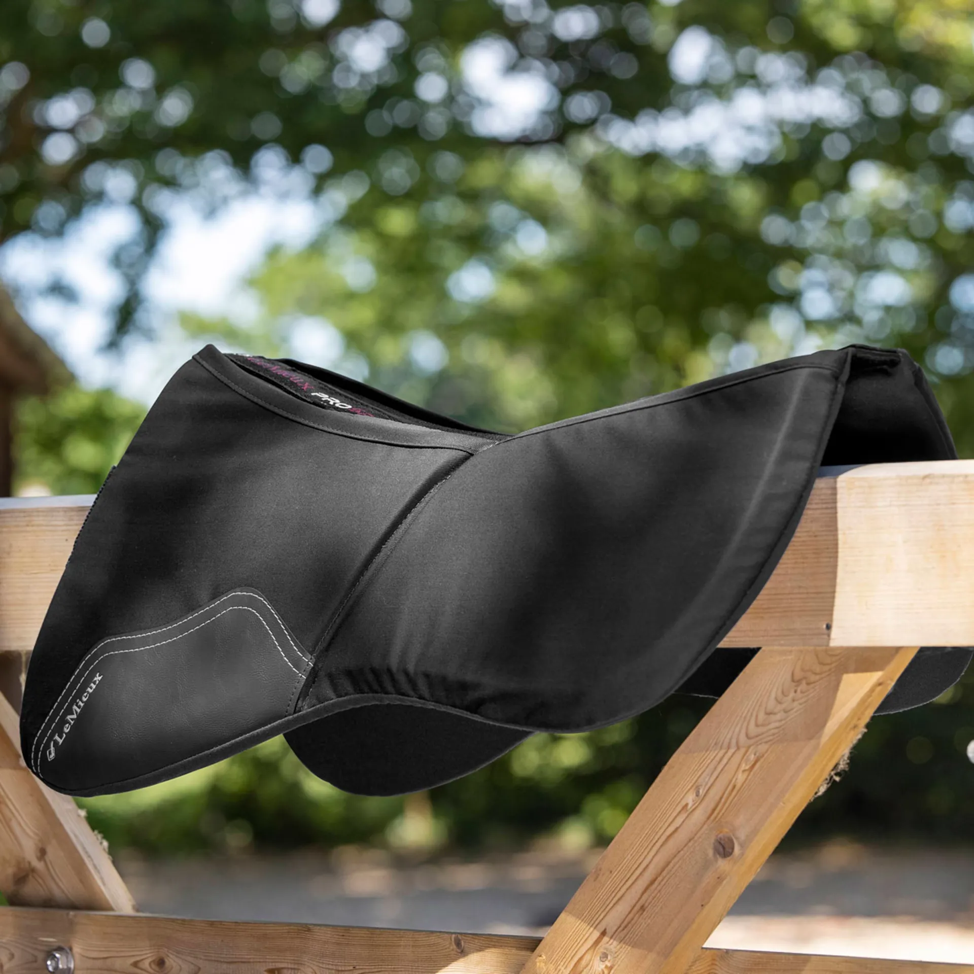 LeMieux ProSorb Plain Adjustable Half Pad Black