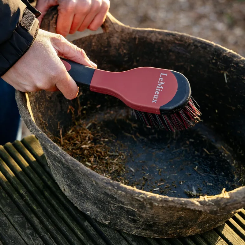 LeMieux Bucket Brush - Black/Red-1