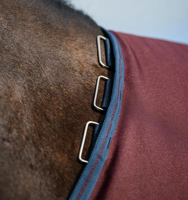 Amigo Bravo 1200D Plus 250g V-Front Turnout Rug - Burgundy/Navy/Titanium Grey-4