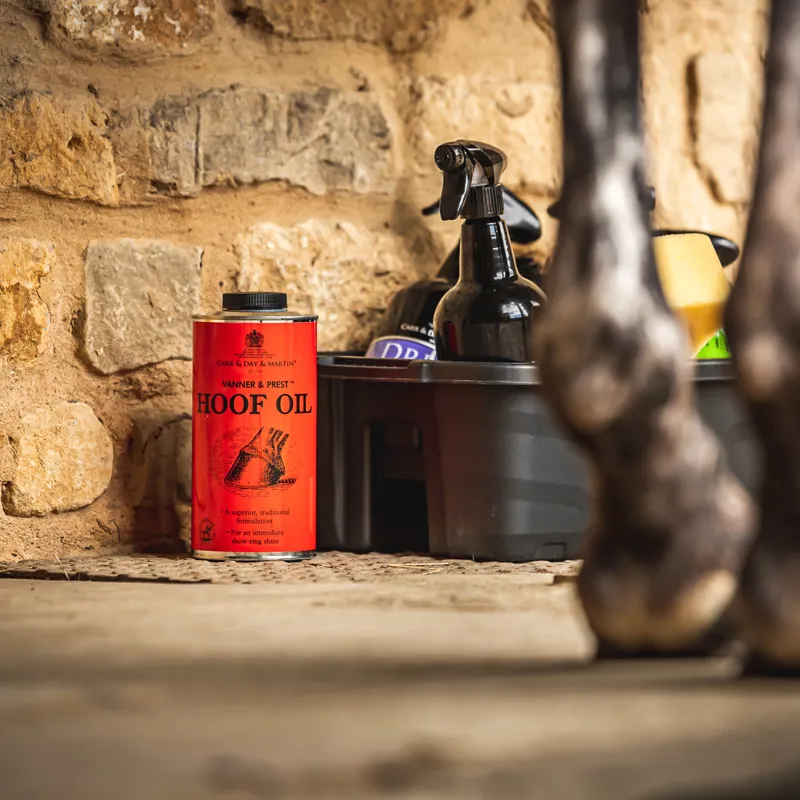 Carr and Day and Martin Vanner and Prest Hoof Oil-2