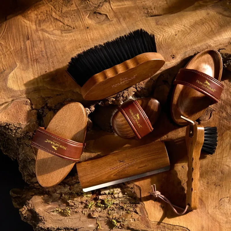 Horseware Signature Face Brush-1