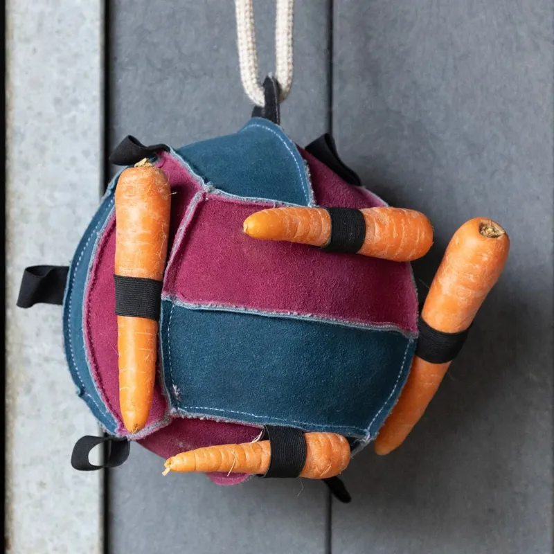 Hy Equestrian Stable Toy -1