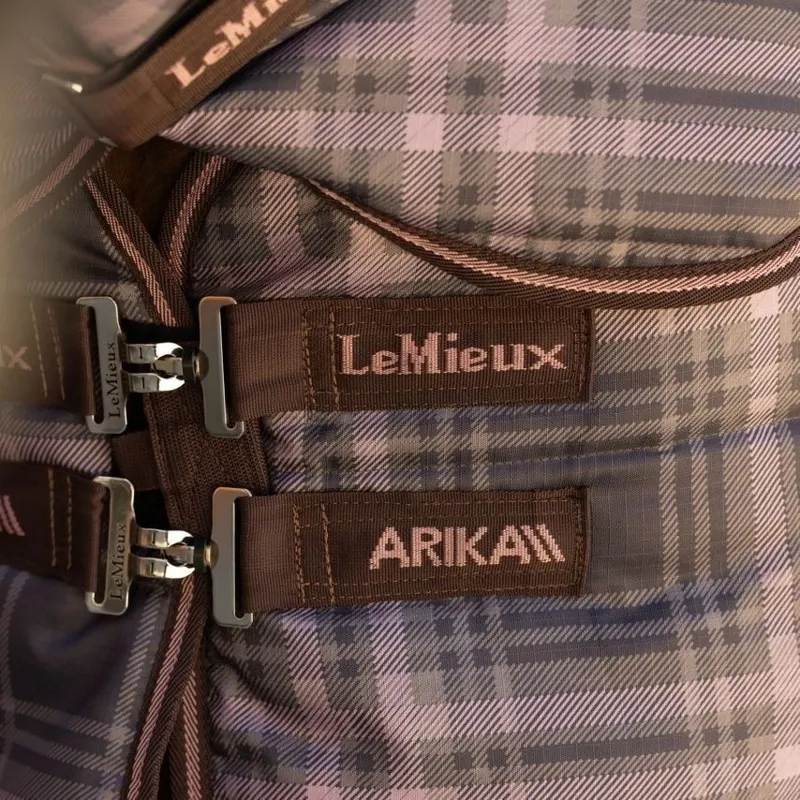 LeMieux Arika Check 200g Detachable Neck Stable Rug - Cocoa-6