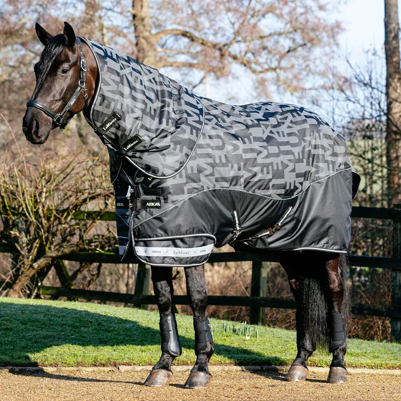 LeMieux Arika 600D Reflective Detachable Neck 200g Turnout Rug  - Black-3