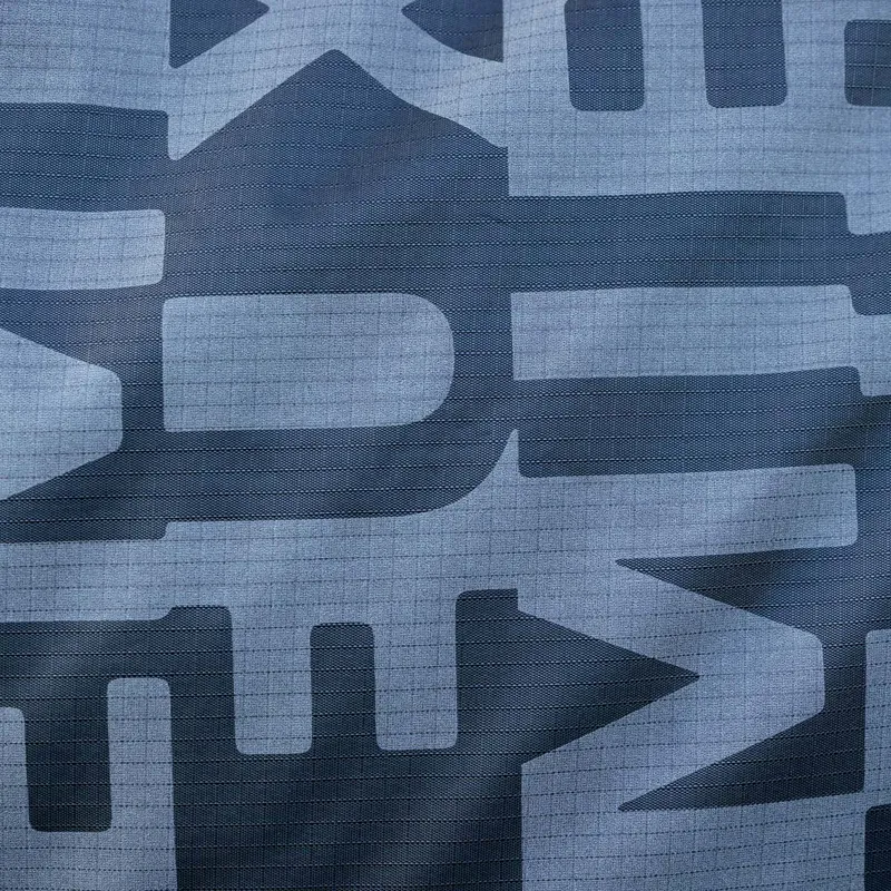 LeMieux Arika 600D Reflective Detachable Neck 200g Turnout Rug  - Black-1