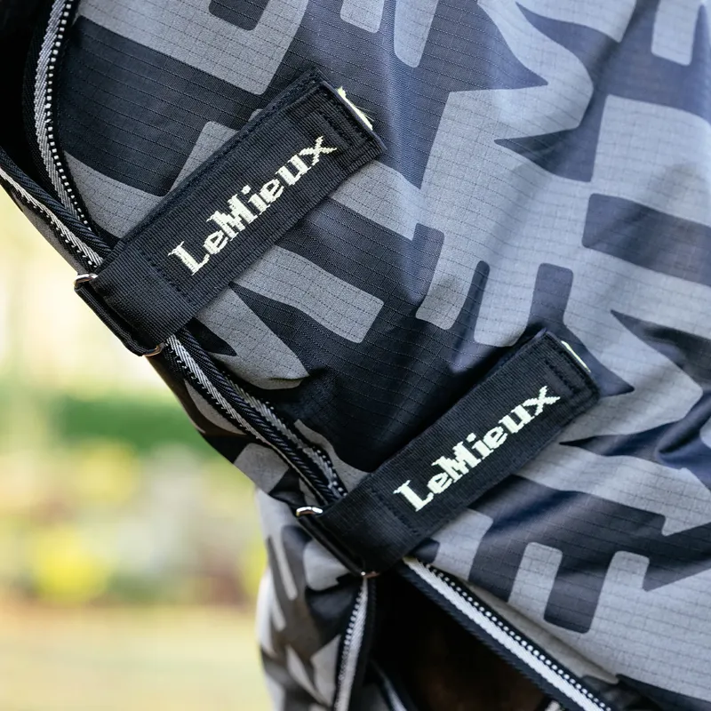 LeMieux Arika 600D Reflective Detachable Neck 200g Turnout Rug  - Black-5