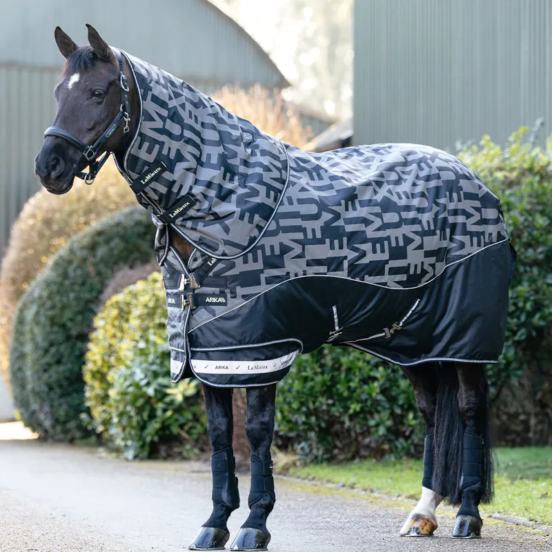 LeMieux Arika 600D Reflective Detachable Neck 200g Turnout Rug  - Black-8