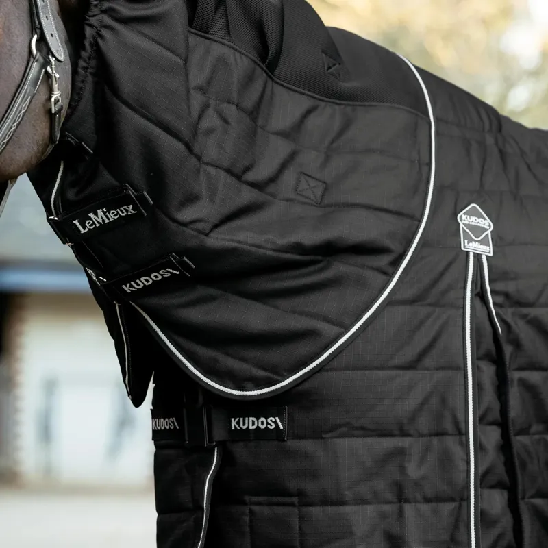 LeMieux Kudos ClimaCore Detachable Neck 200g Stable Rug - Black-2