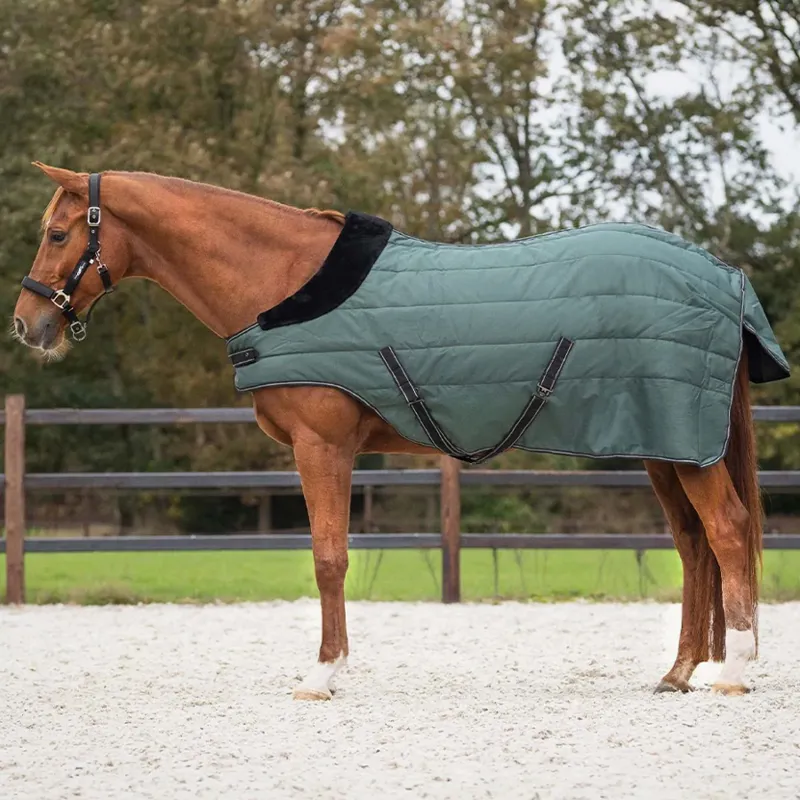 QHP Avélie 200g Stable Rug with Shoulder Cut Out - Jungle Green