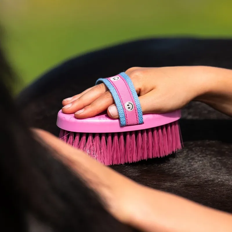 QHP Rosalynn Body Brush - Cheery Pink-2