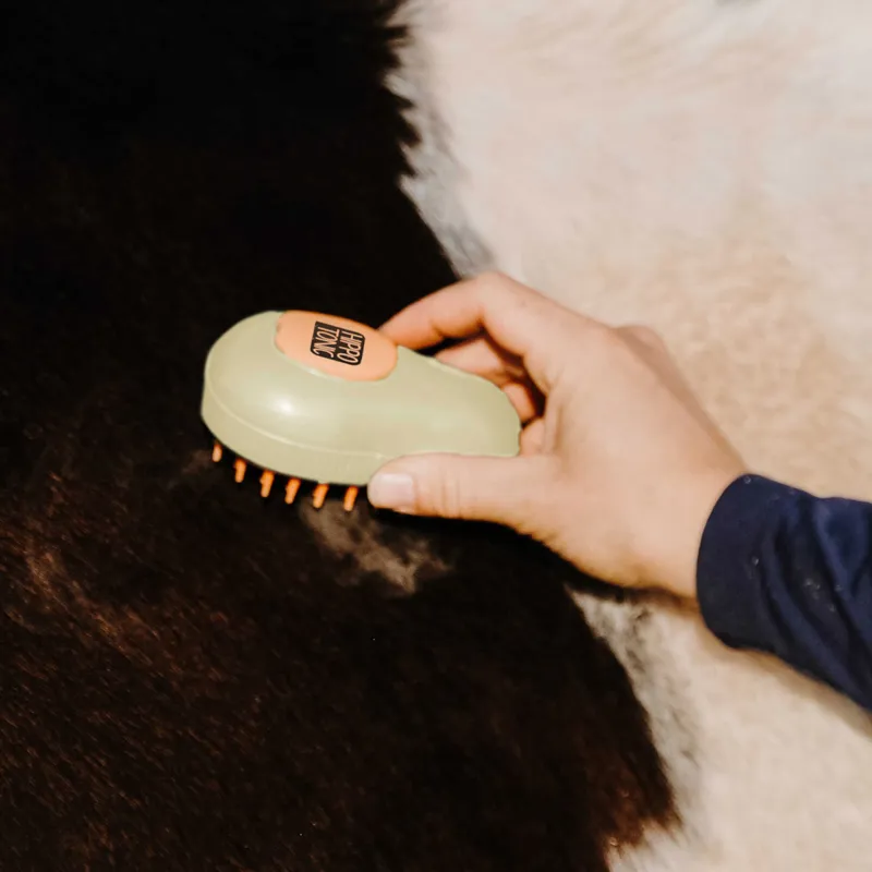 Hippo-Tonic Steam Curry Comb - Cream-2