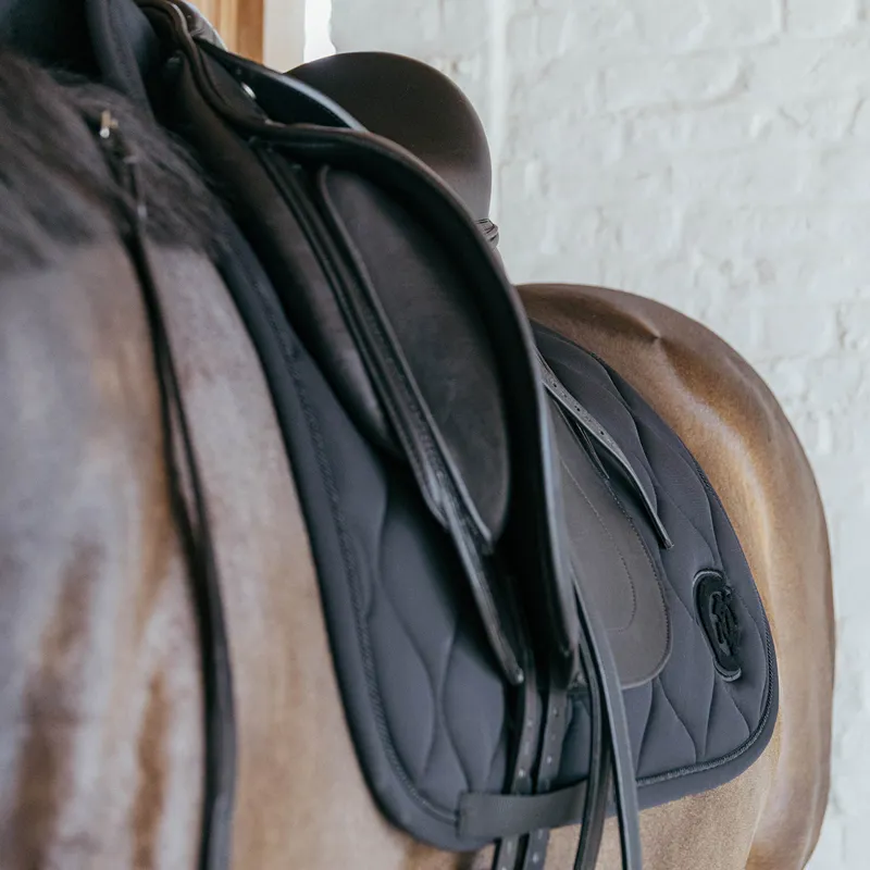 Kentucky 3D Logo Wave Dressage Saddlecloth - Black-3