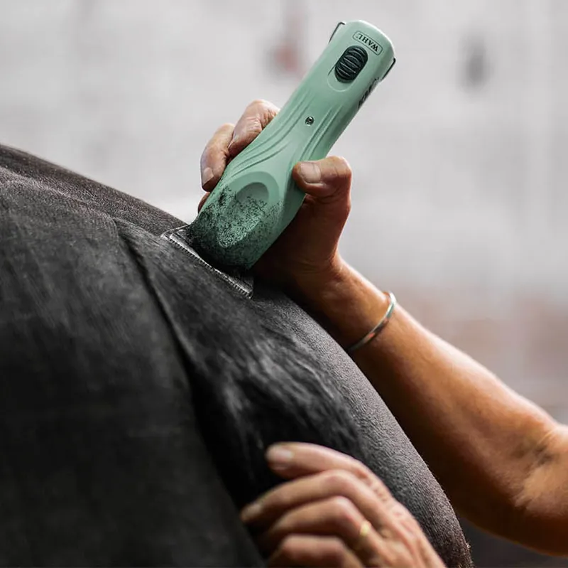 Wahl KMC+ Cordless Equine Clippers-3