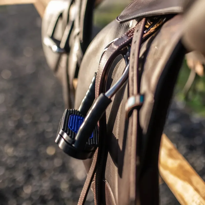 Sprenger Bow Balance Rubber Stirrup Pads - Black/Blue-2