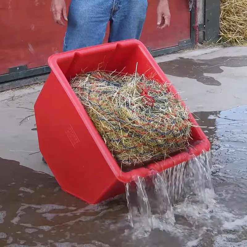 Stubbs Soak n Roll Hay Soaking Tub - Red-1