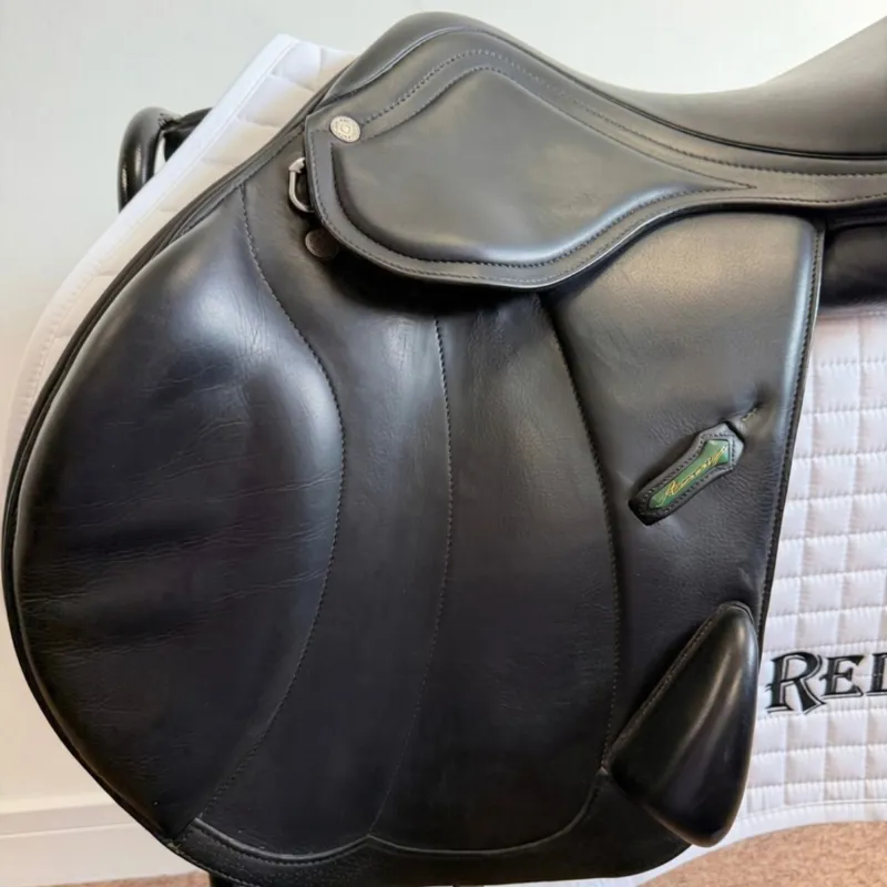 Amerigo Vega Jump Saddle - Black 17in +1-6