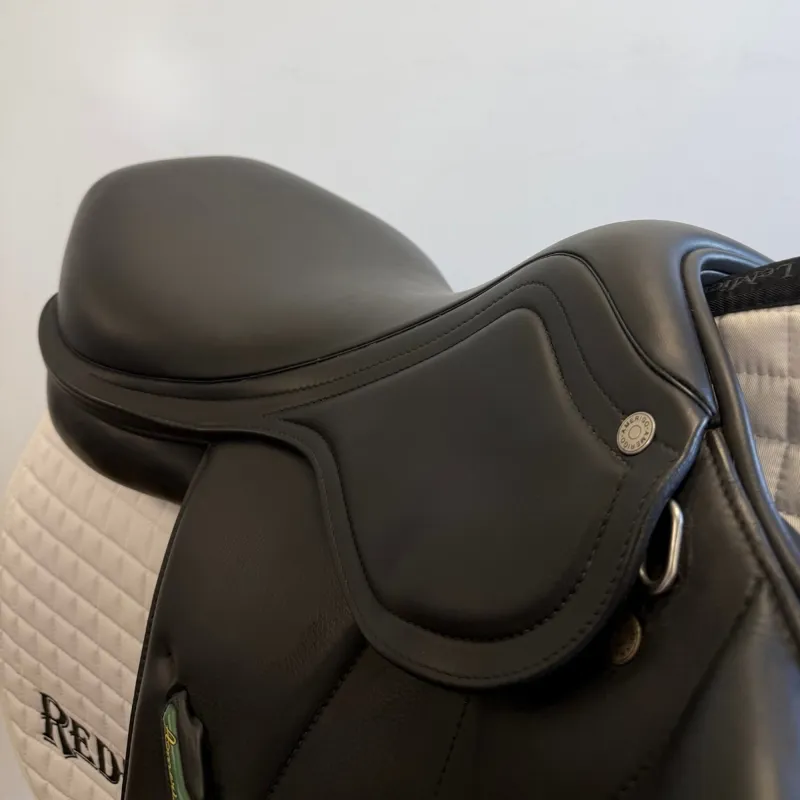 Amerigo Vega Jump Saddle - Black 17in +1-2