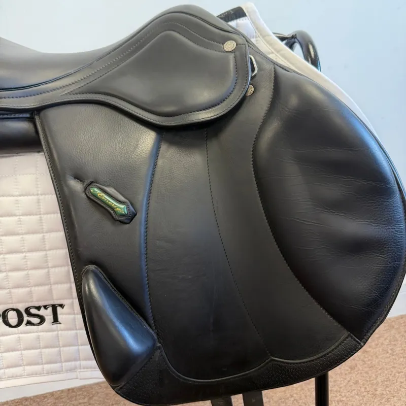 Amerigo Vega Jump Saddle - Black 17in +1-3