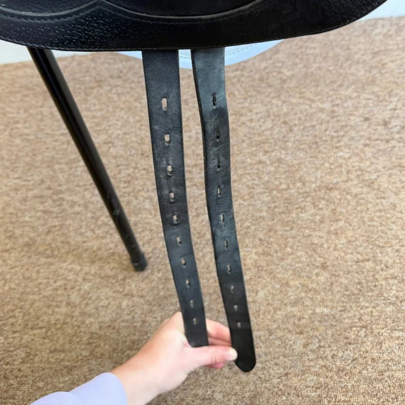 Amerigo Vega Jump Saddle - Black 17in +1-12