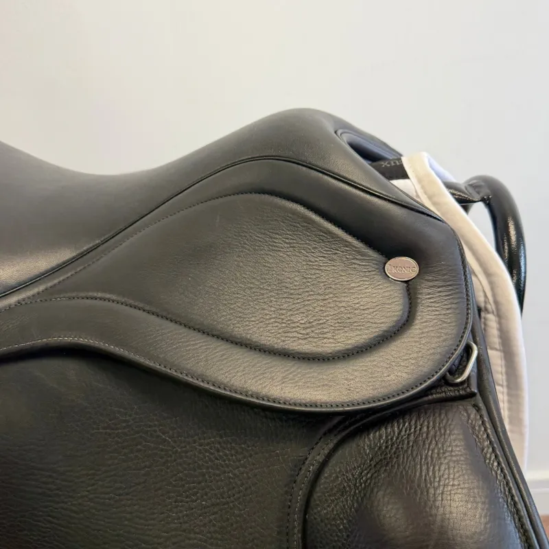 Ikonic Proline Dressage Saddle - Black 17.5 in -5