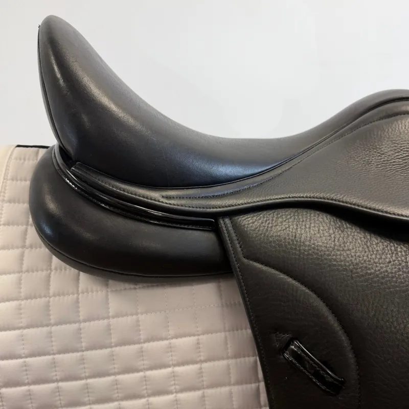 Ikonic Light Hybrid Dressage Saddle - Black 17in -9
