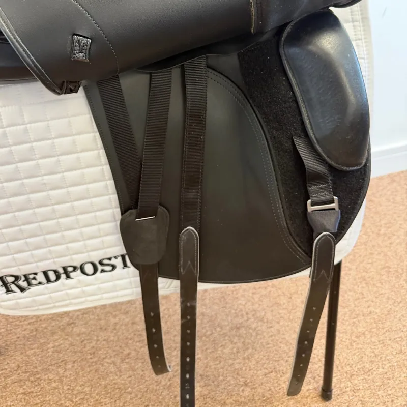 Ikonic Light Hybrid Dressage Saddle - Black 17in -6